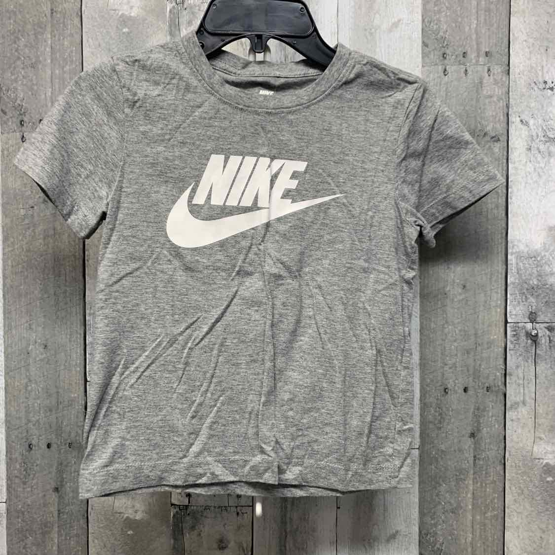Size 7 Gray/White Sport Brand T Shirt - OodlesCB