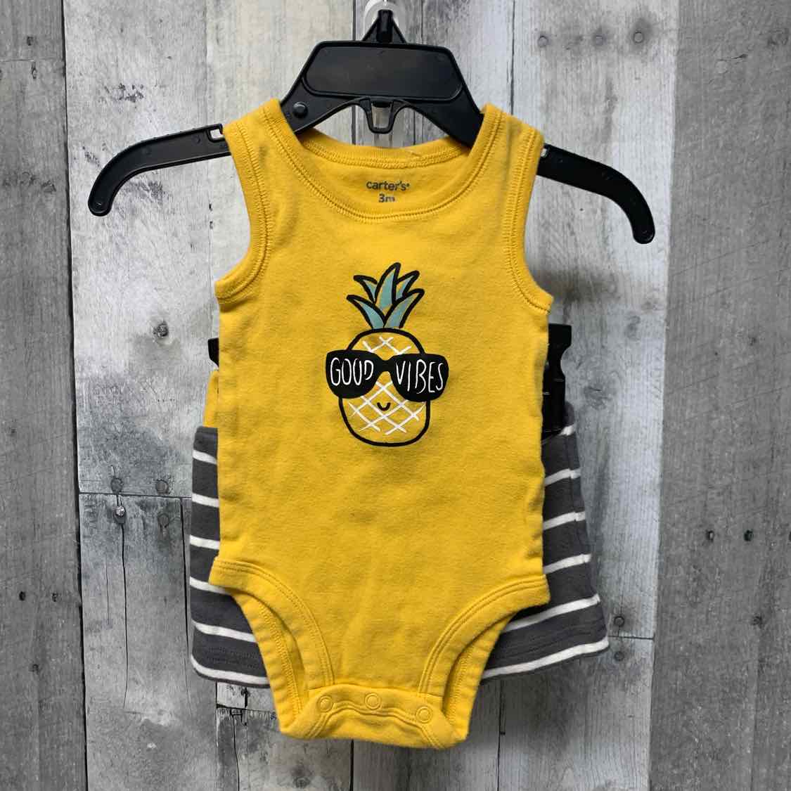 Size 3 Months Yellow/Gray Carter's Shirt/Shorts