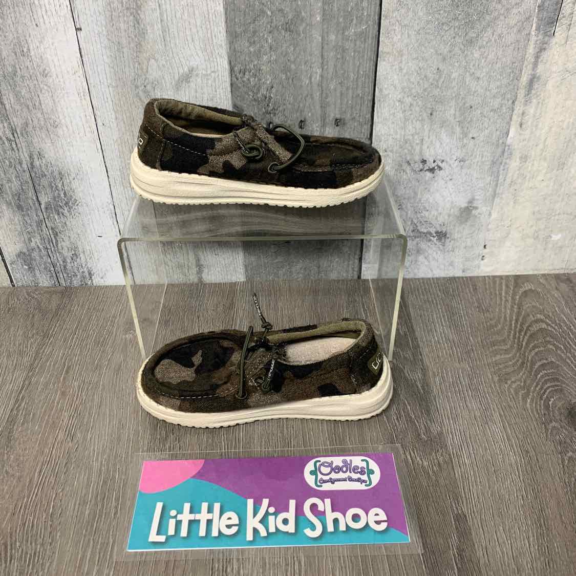 Size 8 Green Camo Hey Dude Loafers