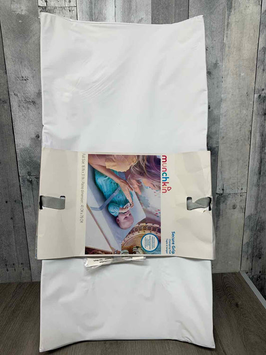 Munchkin White Changing Pad - Contoured