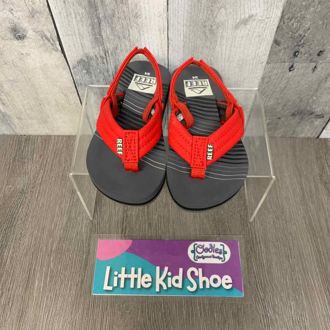 Size 3/4 Gray/Red Reef Sandals
