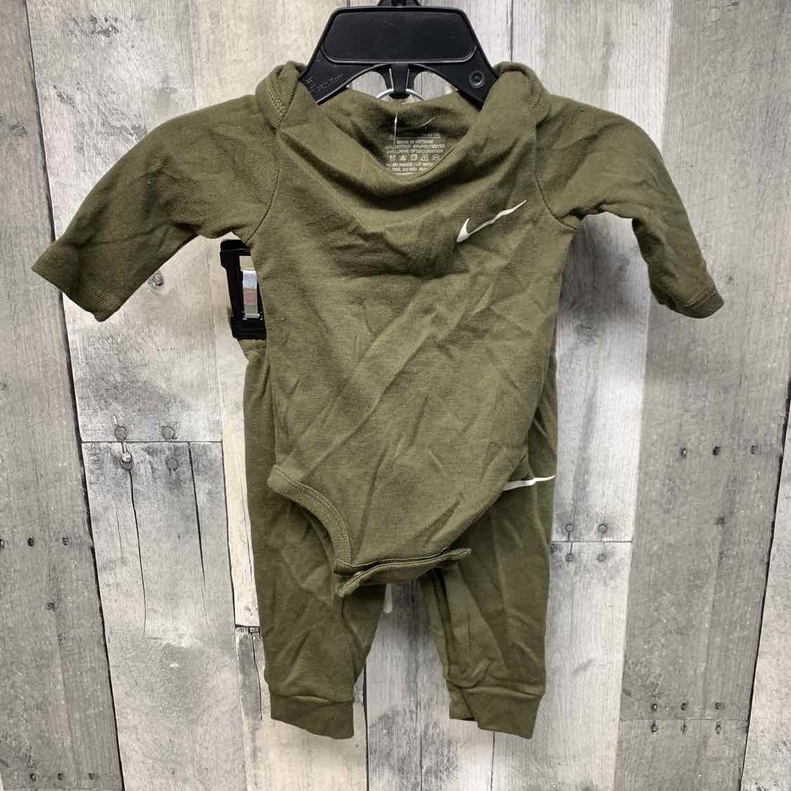 Size 3 Months Green Sport Brand Shirt/Pants
