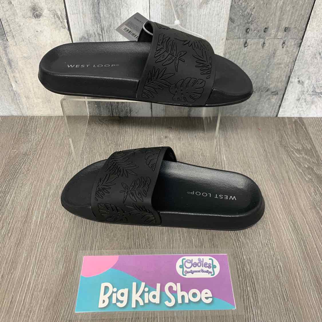 Size 5/6 Black B Brand Sandals
