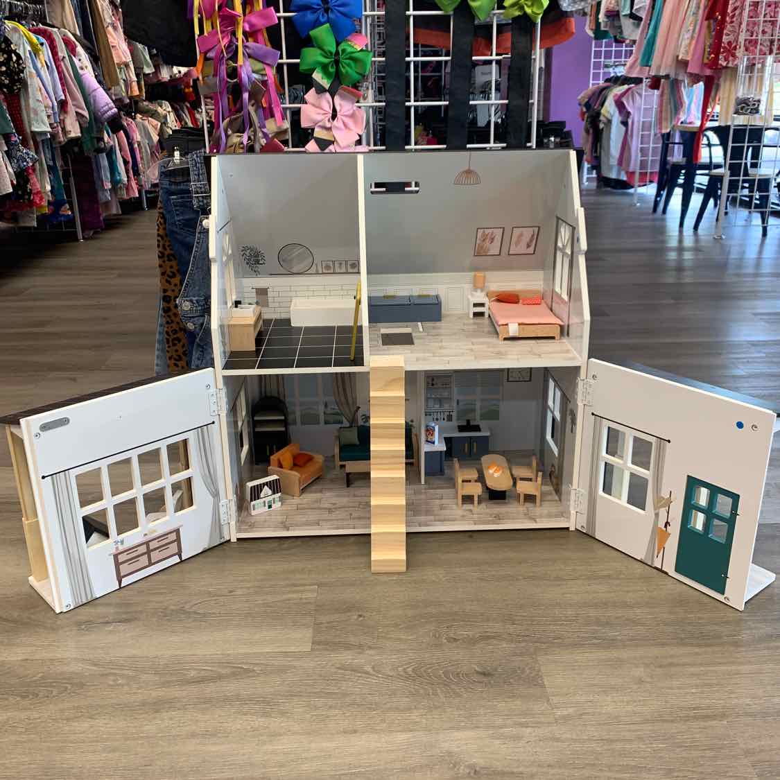 Generic Black/White Dollhouse