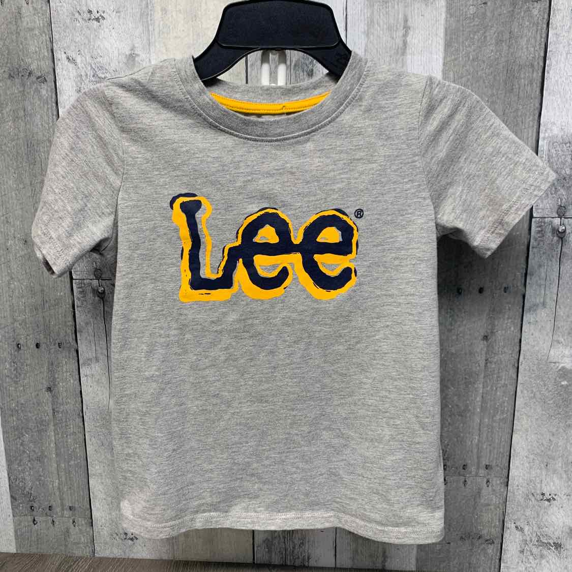 Size 6 Gray/Yellow Lee T Shirt