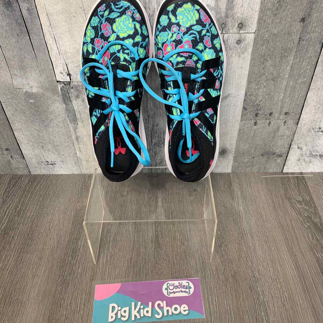 Size 5.5 Black/Blue Sport Brand Sneakers