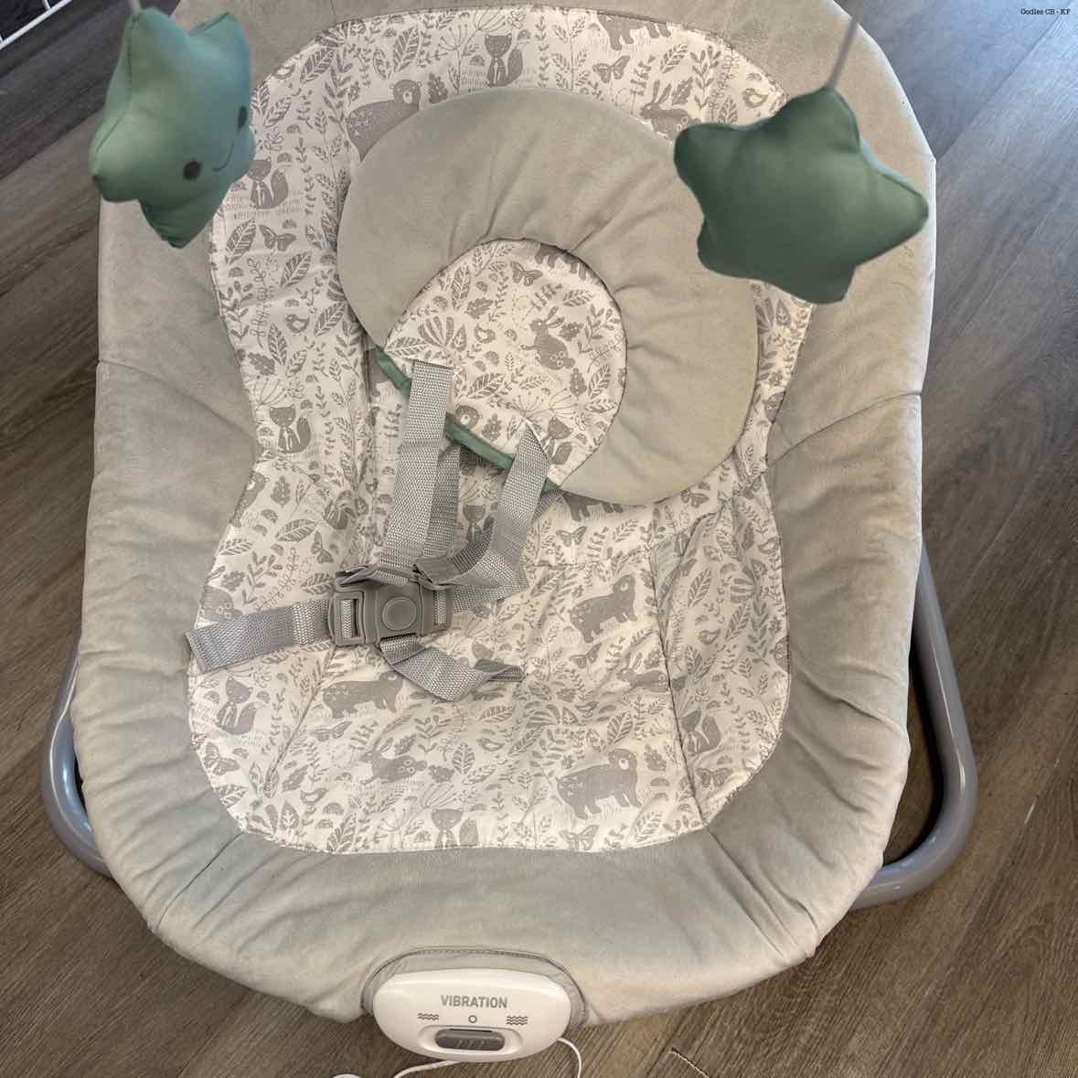 Graco Gray Print Swing w/ Pwr Plug
