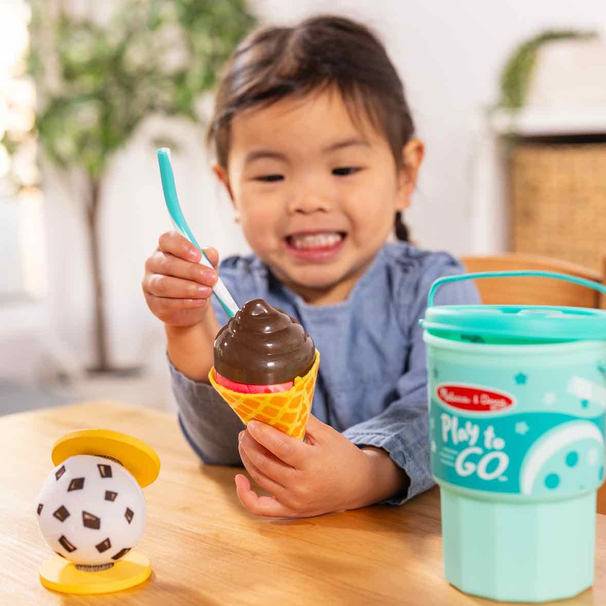Melissa & Doug Play to Go - Ice Cream Play Set
