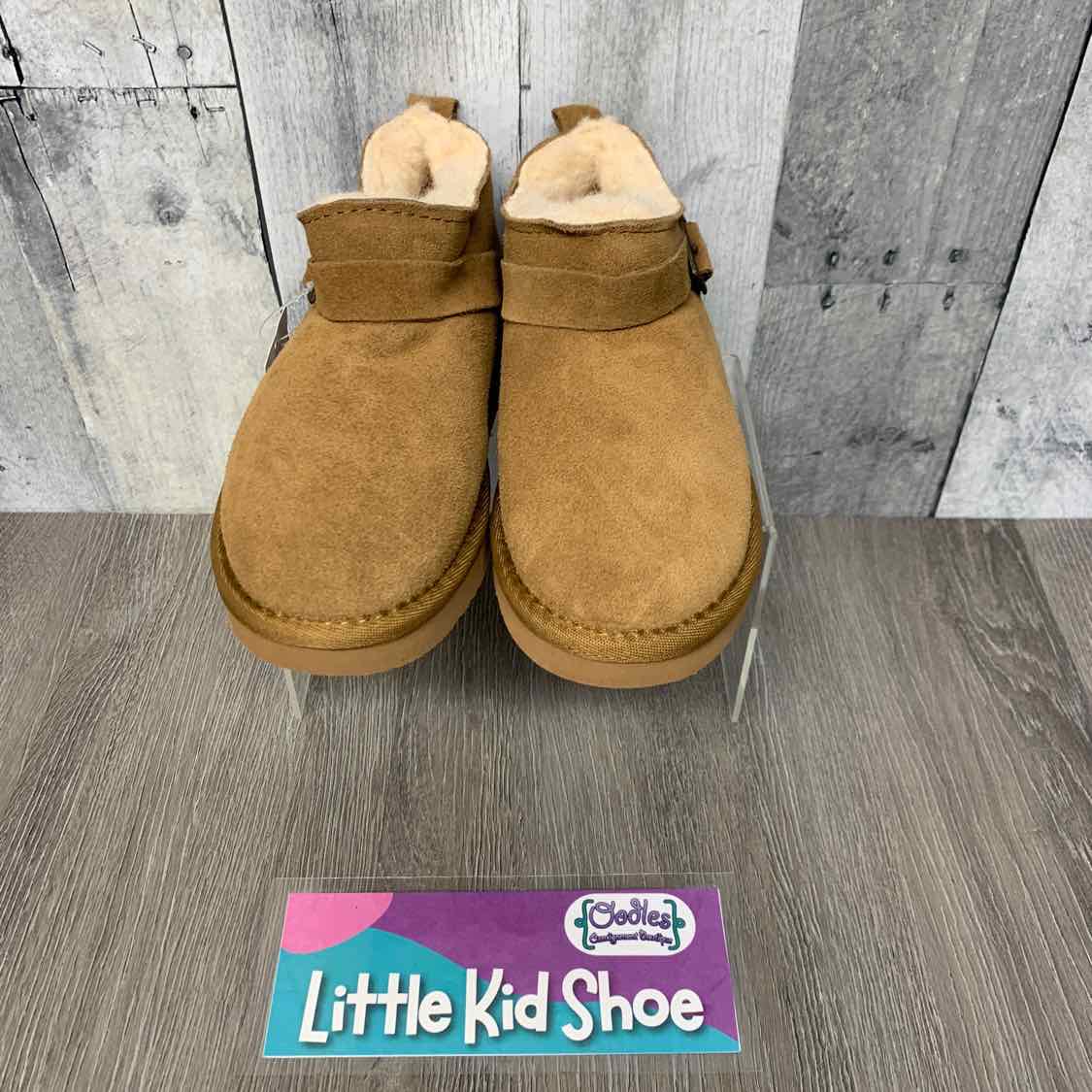 Size 10 Tan BearPaw Boots