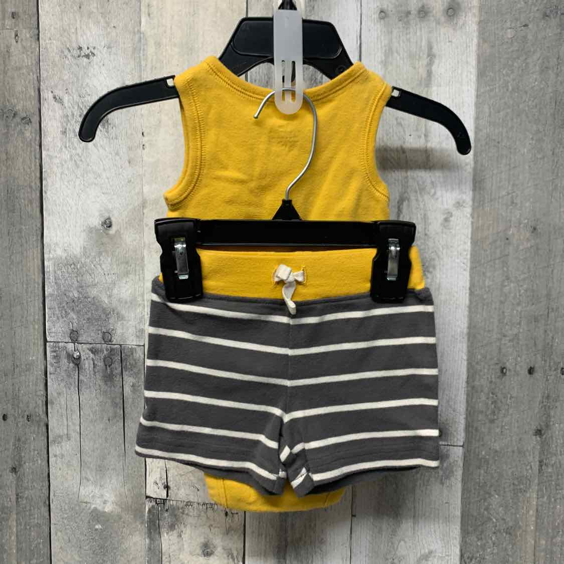 Size 3 Months Yellow/Gray Carter's Shirt/Shorts