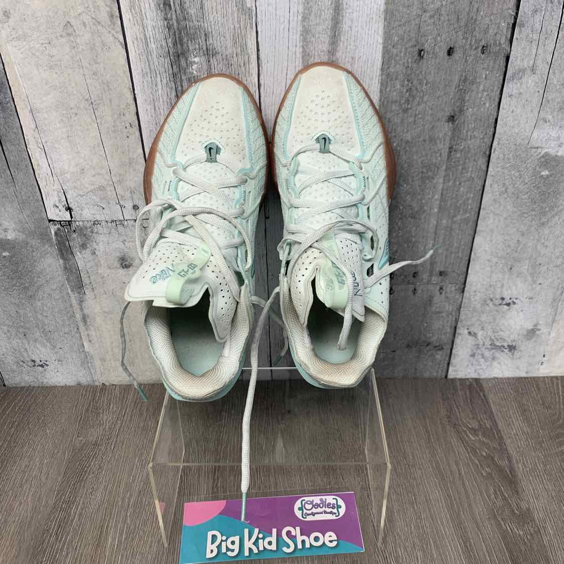 Size 7 Mint Sport Brand Sneakers