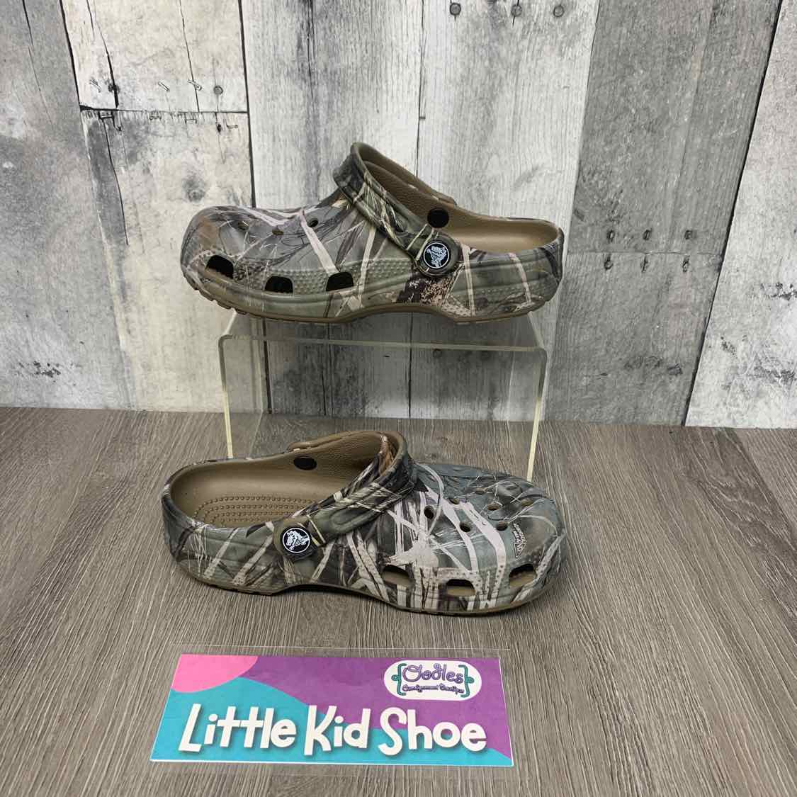 Size 2 Green Camo Crocs Water Shoes